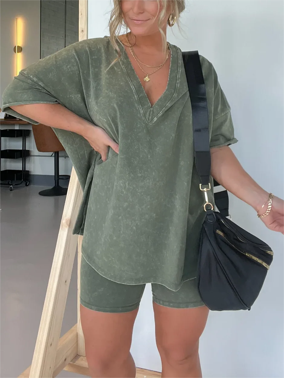 Ladies Set - Oversized T-shirt with V-neck - Stretch Biker Short - Comfort Fit - Image 6