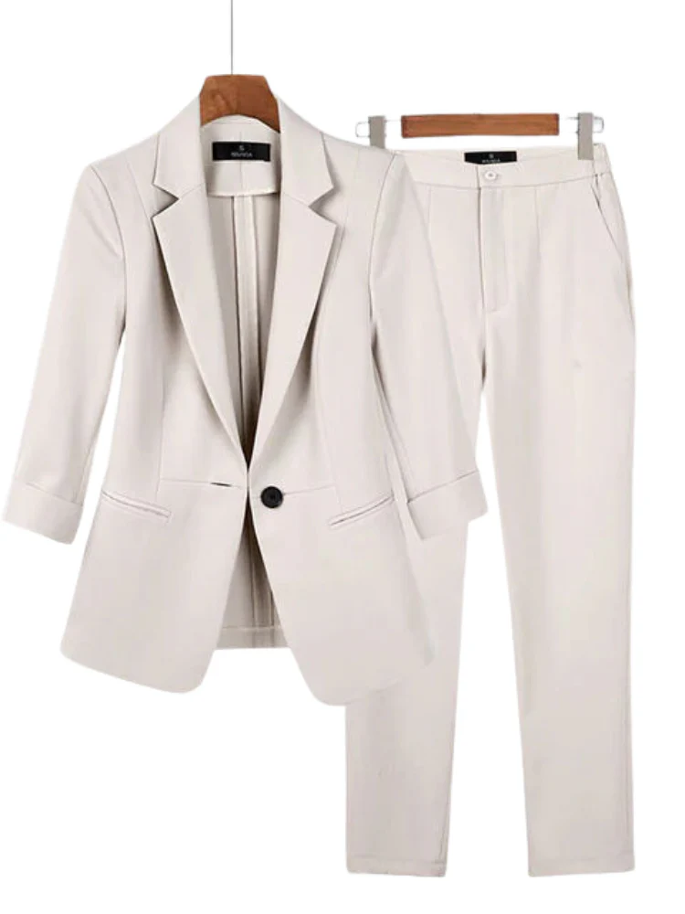 Elegant Blazer & Trouser Set for Women - Image 4