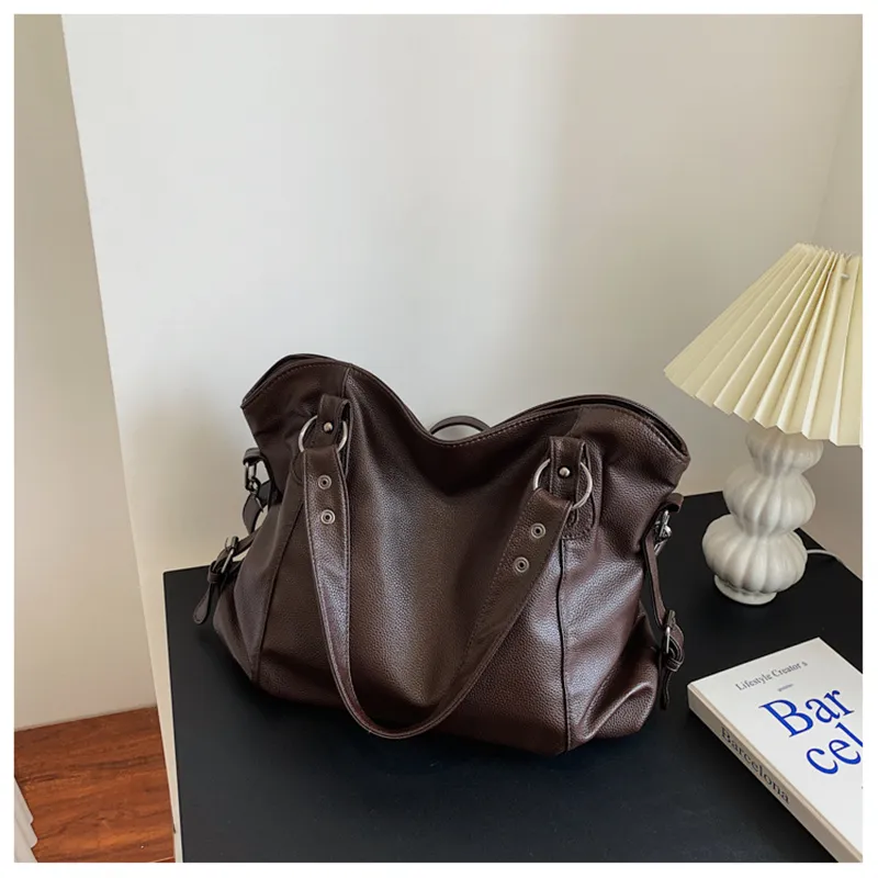 Women's Handbag - Genuine Leather - Spacious Model - Removable Shoulder Strap - Sturdy Handles - Image 6
