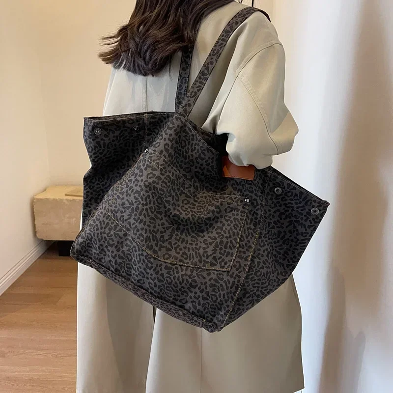 Ladies Shopper Bag - Roomy Model - Leopard Print - Canvas - Shoulder Handles - Image 3