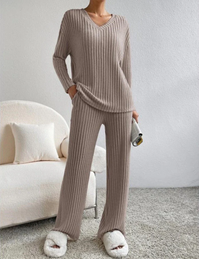 Women's Lounge Set – Ribbed – Relaxed Fit – V-Neck – Comfortable Knit Fabric - Image 4
