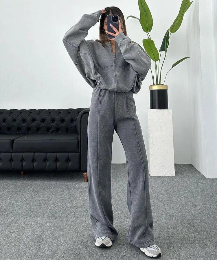 Women's Tracksuit – Relaxed Fit – Soft Fabric – Zipper Closure – Elastic Waistband - Image 2