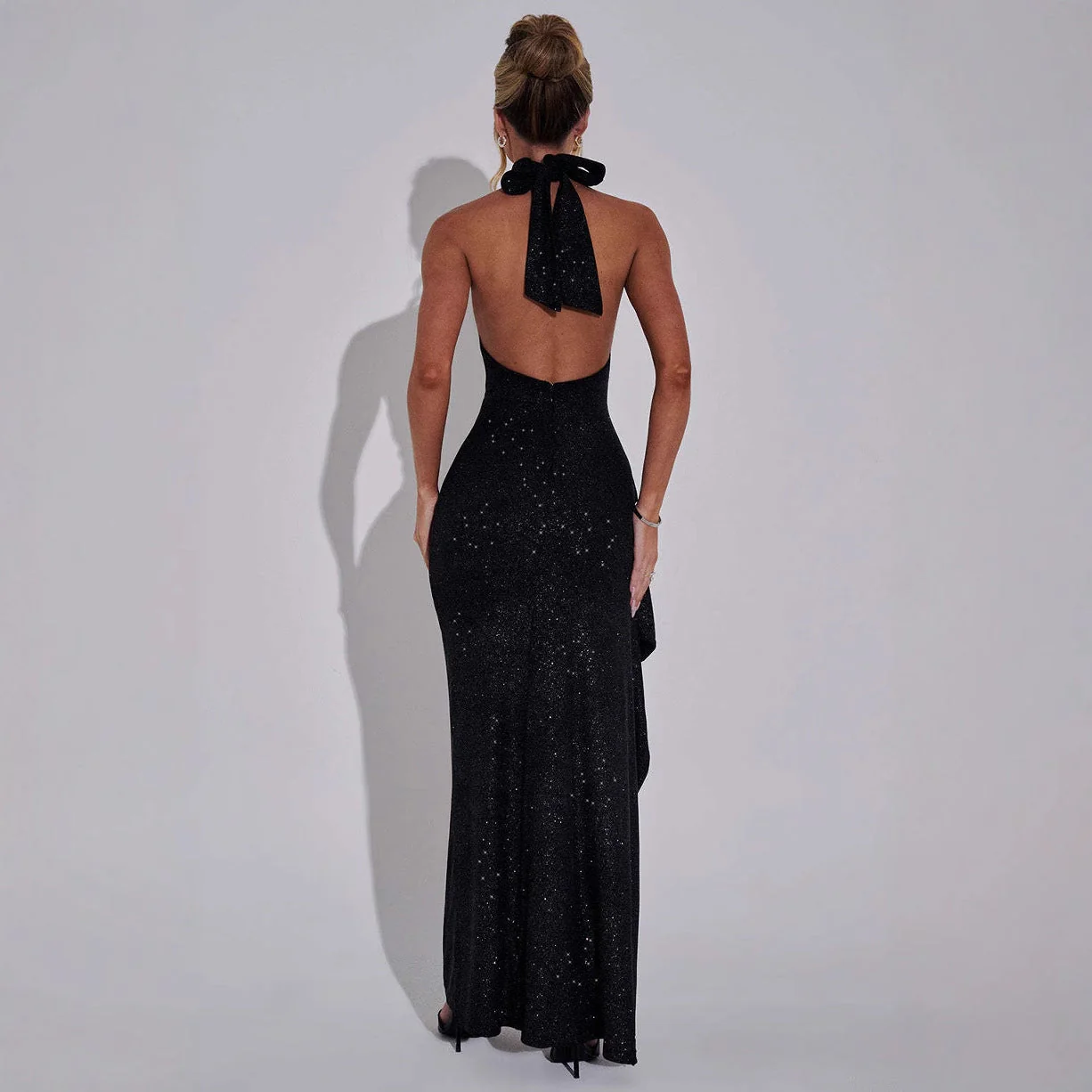 Ladies evening dress – Slim fit – Halter neck – Open back – High slit – Shiny fabric - Image 4