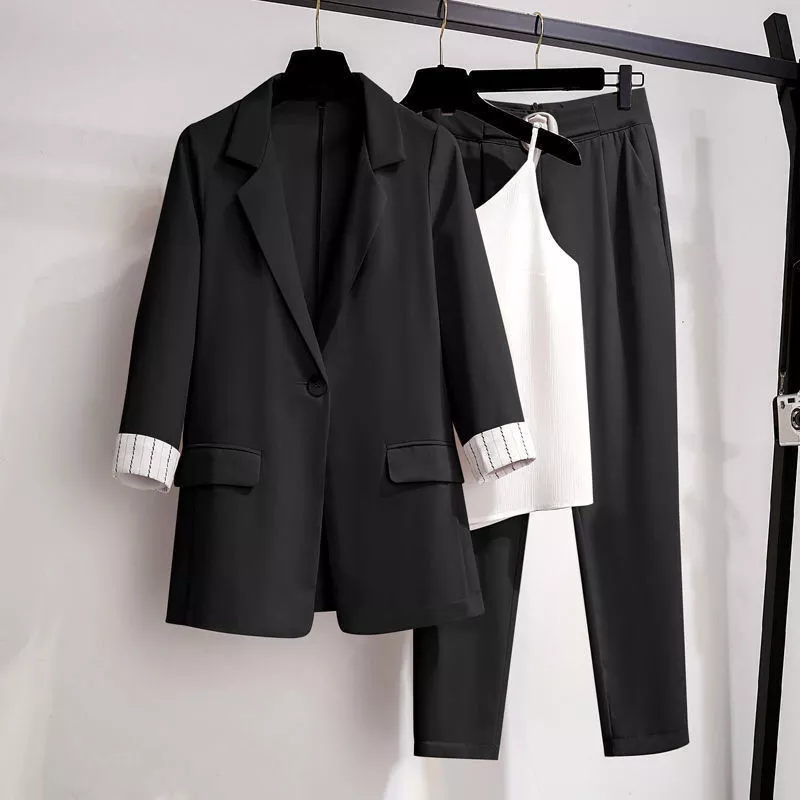 Women's Blazer 3-piece set – Tailored Fit – Single Button – Classic Lapels – Rolled-Up Sleeves - Image 3
