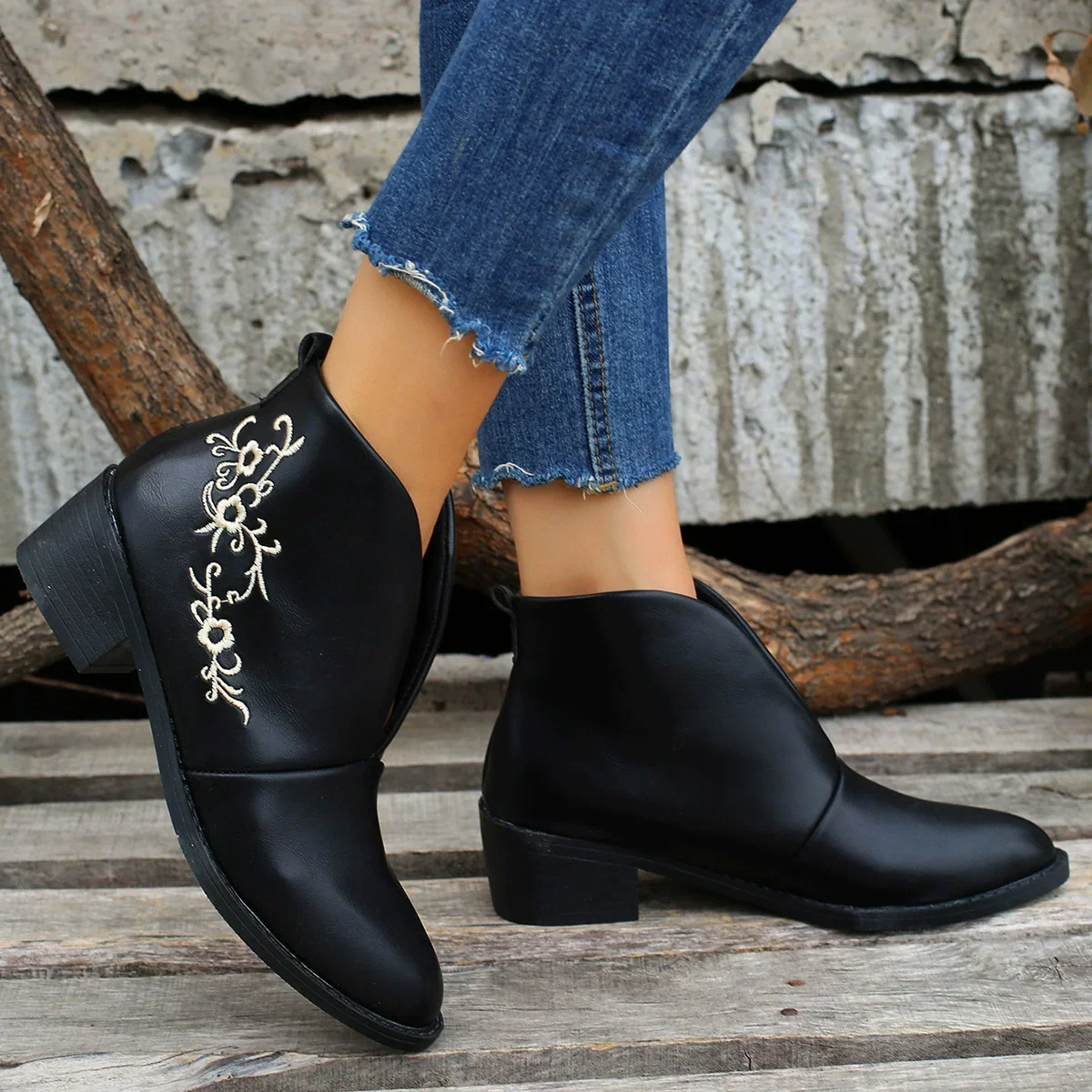 Women's Ankle Boots – Smooth Leather-Look – Low Heel – V-Cut – Embroidered Flower Motif