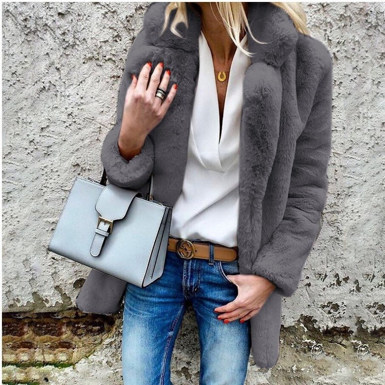 Women's Coat – Oversized Fit – Faux Fur – Long Sleeves – Classic Collar - Image 3