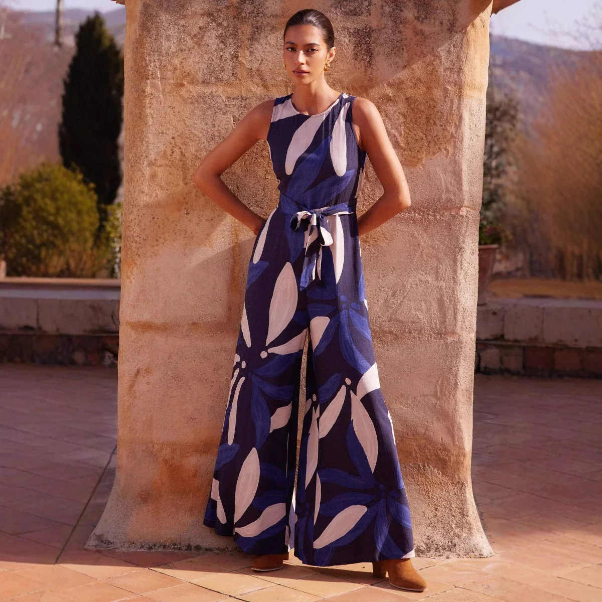 Women's jumpsuit – Sleeveless – Wide legs – Breathable – Abstract print – Waist belt - Image 2