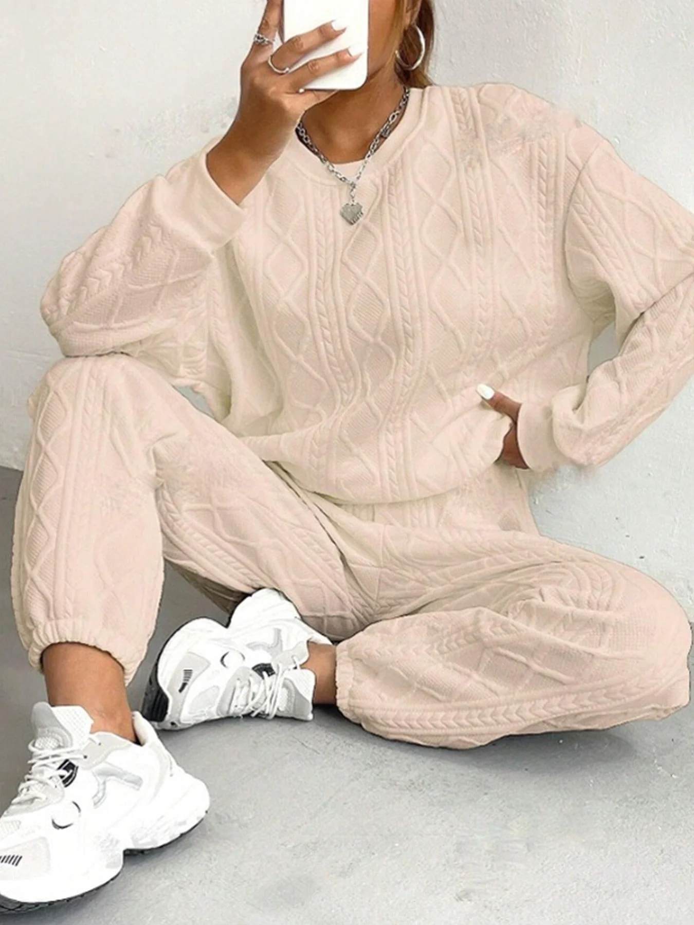 Women's Lounge Set – Knitted Cable Pattern – Relaxed Fit – Long Sleeves & Ribbed Pants - Image 3