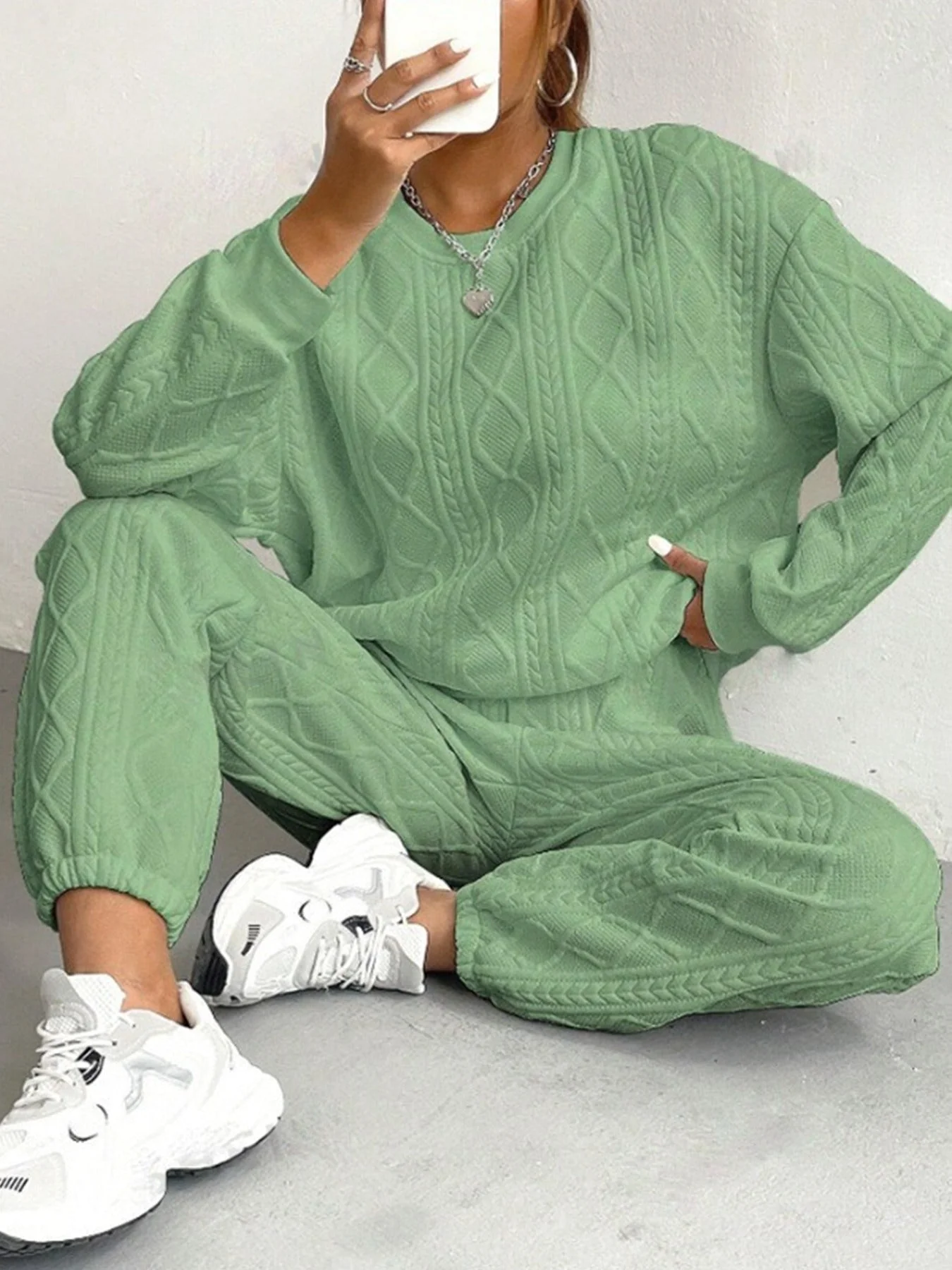Women's Lounge Set – Knitted Cable Pattern – Relaxed Fit – Long Sleeves & Ribbed Pants - Image 4