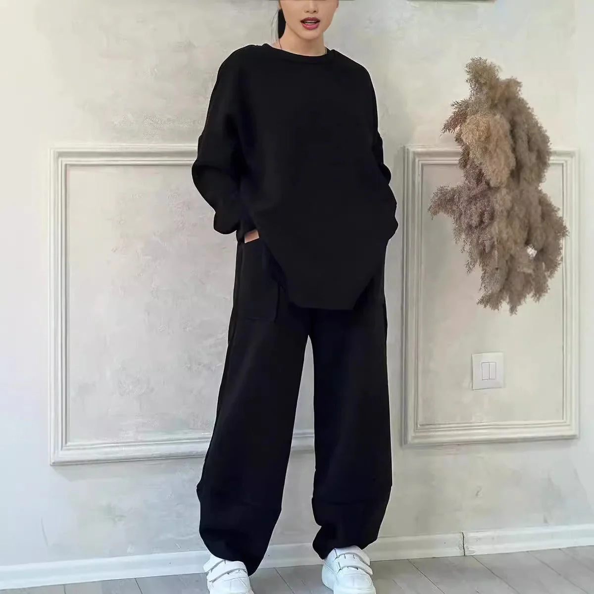 Women's Lounge Set – Oversized Fit – Cotton Blend – Sweatshirt and Wide Pants - Image 5