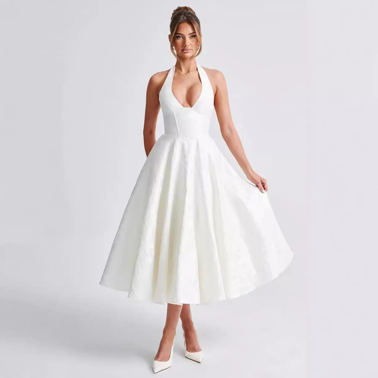 Ladies Maxi Dress – Halter Neck – Elegant Fit – V-Neck – Airy Flared Skirt - Image 3