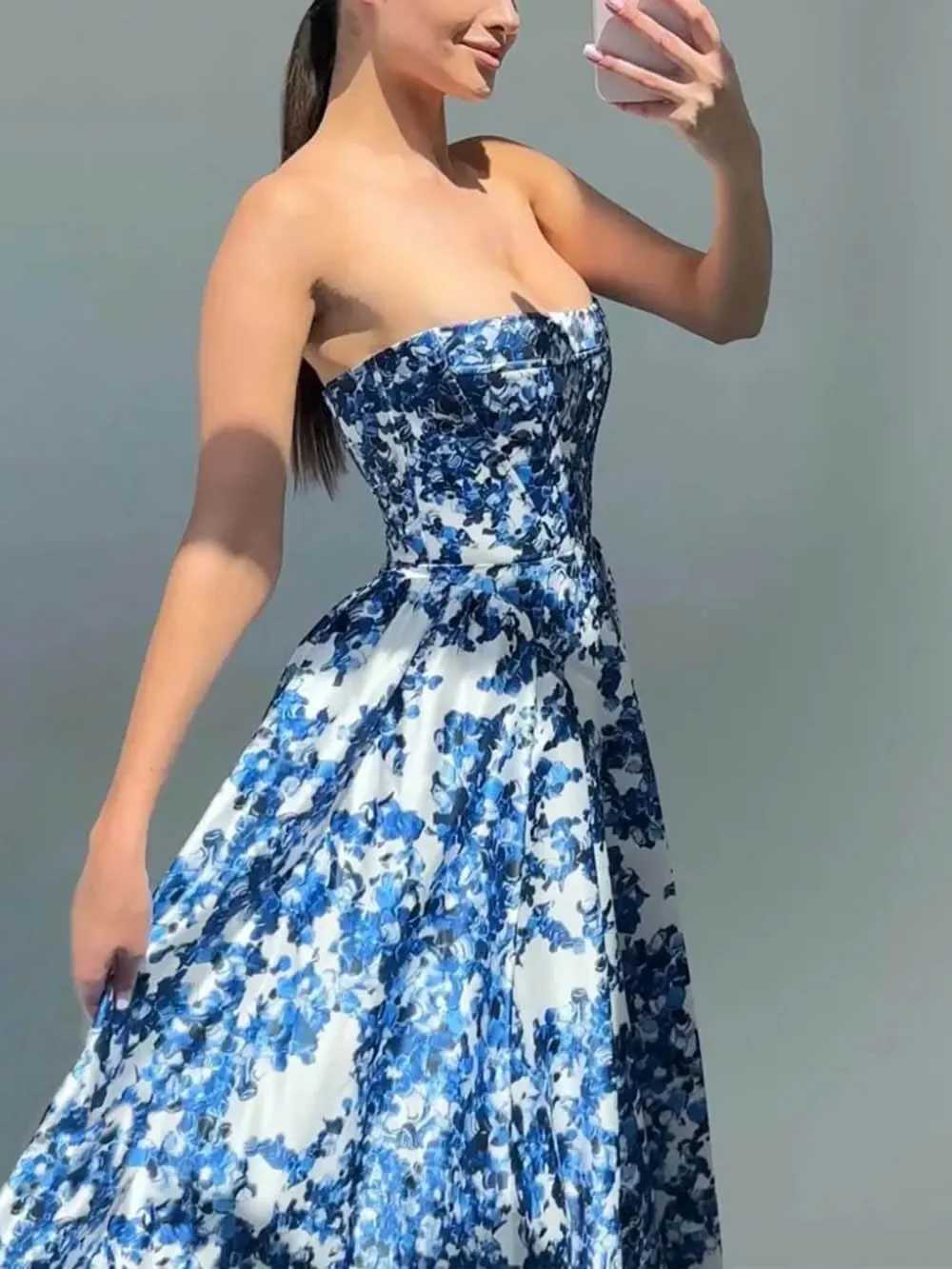 Ladies Maxi Dress – Strapless – Figure-Accentuating Bodice – Flowy Skirt – Elegant Look - Image 4