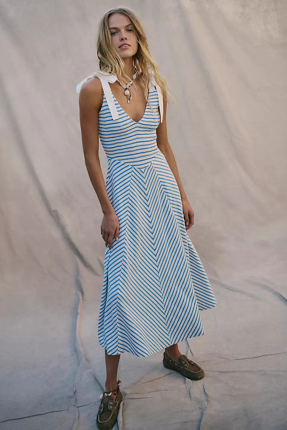Women's Maxi Dress – V-Neck – Adjustable Shoulder Straps – Flowy Chevron Design – Cotton - Image 4