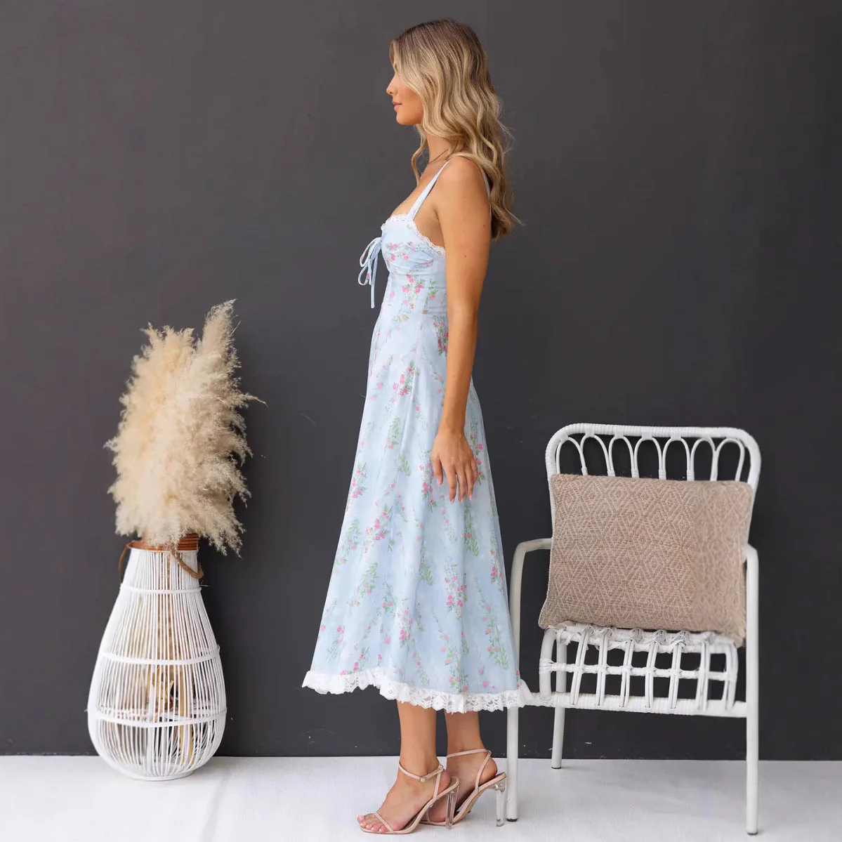 Women's midi dress – A-line fit – Spaghetti straps – Cotton – Floral print with lace - Image 2
