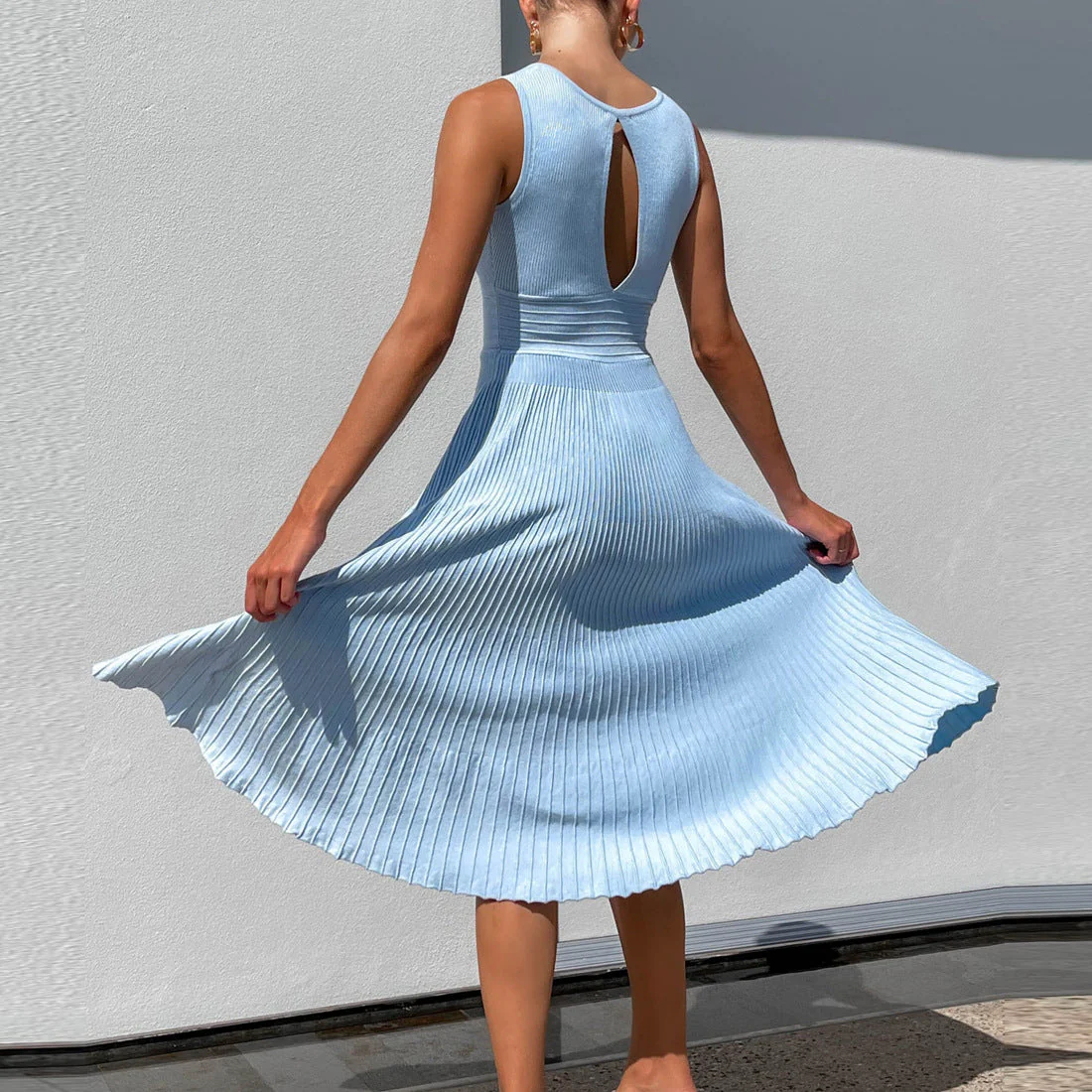 Ladies midi dress – A-line – V-neck – Sleeveless – High waist – Soft knit - Image 5