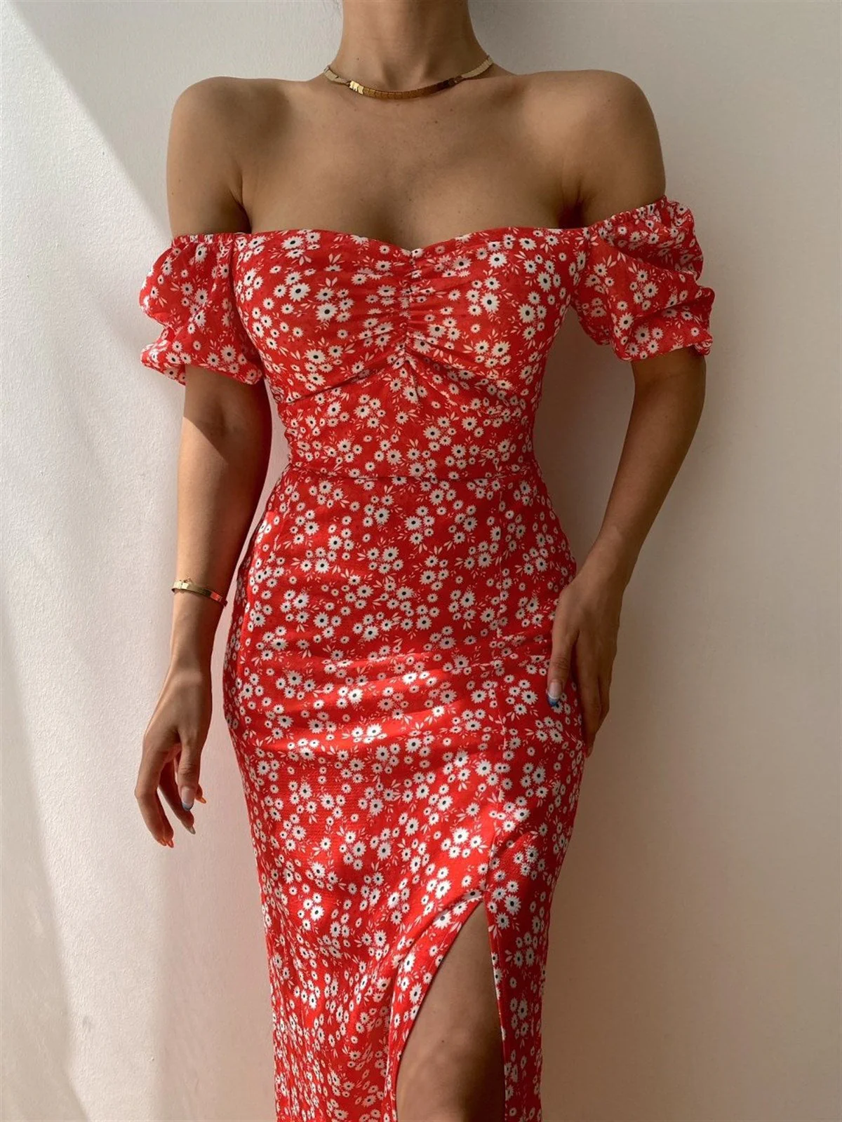Ladies midi dress – Slim fit – Off shoulder – Ruched bodice – Puff sleeves – With slit - Image 2