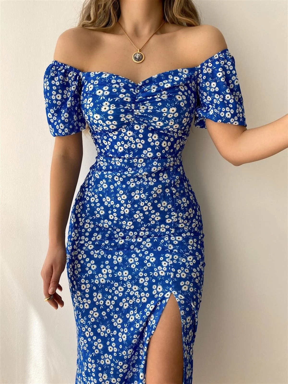Ladies midi dress – Slim fit – Off shoulder – Ruched bodice – Puff sleeves – With slit - Image 3