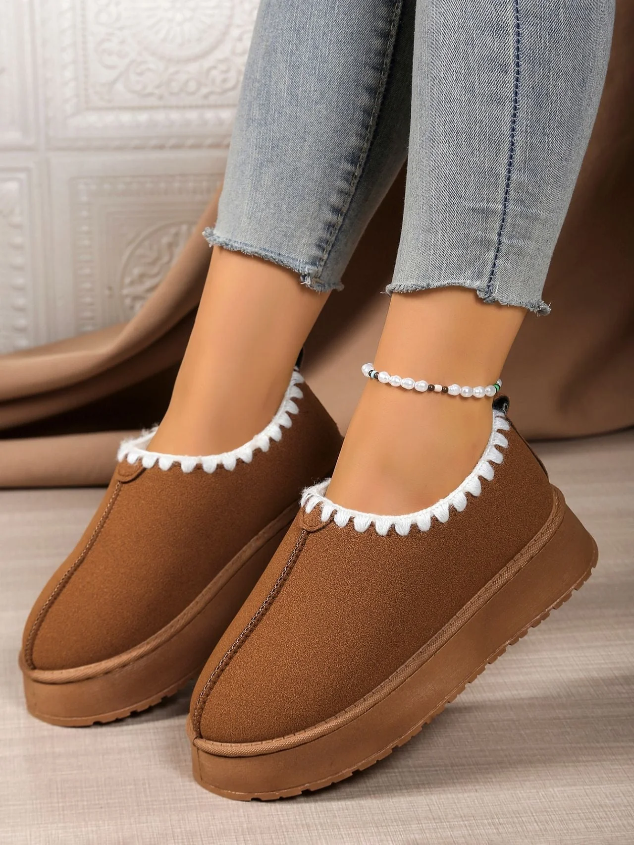 Women's snow boots – Slip-on ankle boot – Warm lining – Anti-slip sole – Casual comfort - Image 2