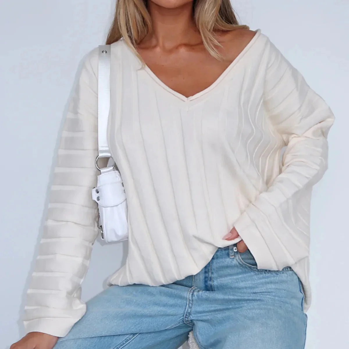 Women's Sweater – Relaxed Fit – V-Neck – Soft Wool Blend – Ribbed Sleeves - Image 2