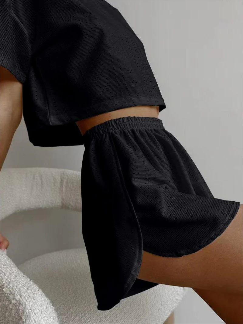 Ladies Two-Piece Set – Relaxed Fit – Breathable Design – Crop Top and Shorts - Image 2