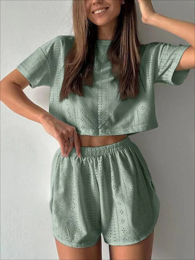 Ladies Two-Piece Set – Relaxed Fit – Breathable Design – Crop Top and Shorts - Image 3