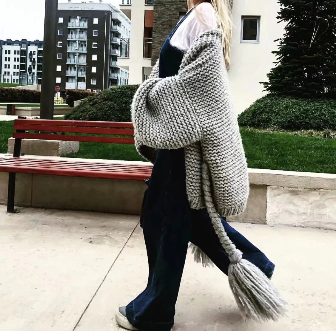Women's cardigan – Chunky knit – Oversized fit – Braided waist belt – Long sleeve - Image 3