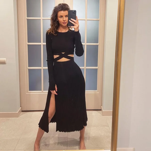 Elegant Two-piece Knitted Ensemble - Image 5