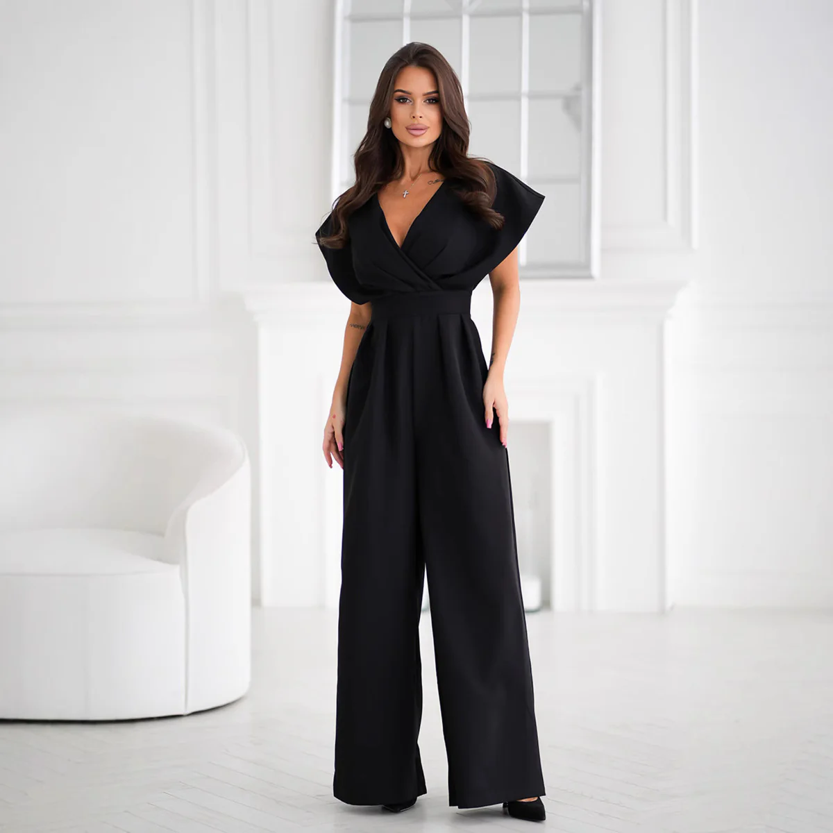 Elegant jumpsuit with wide legs for women - Deep V-neck - Cap sleeves - Image 4