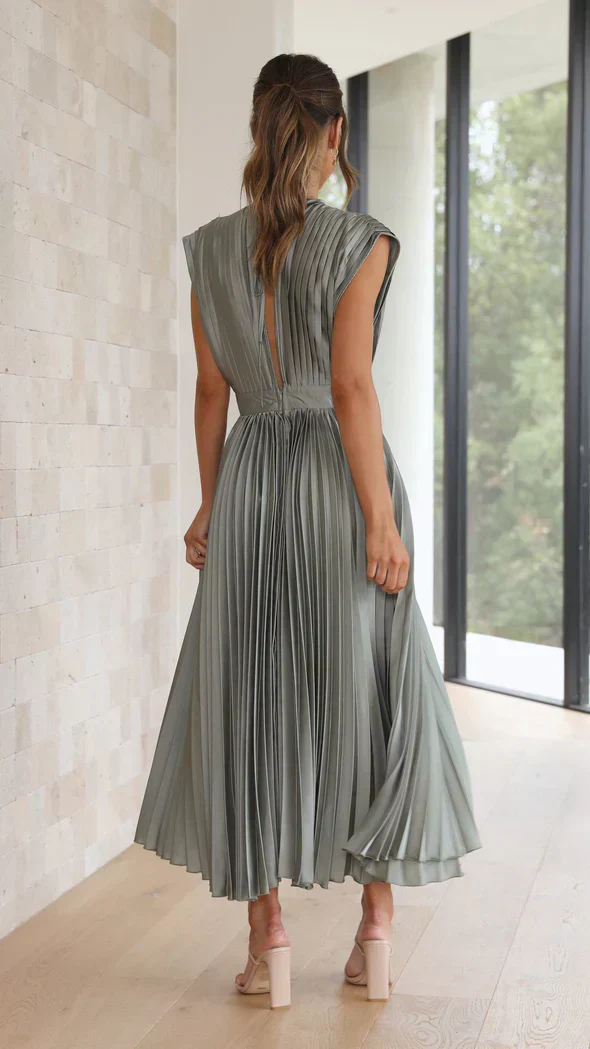 Elegant Pleated Midi Dress with Open Back - Image 13
