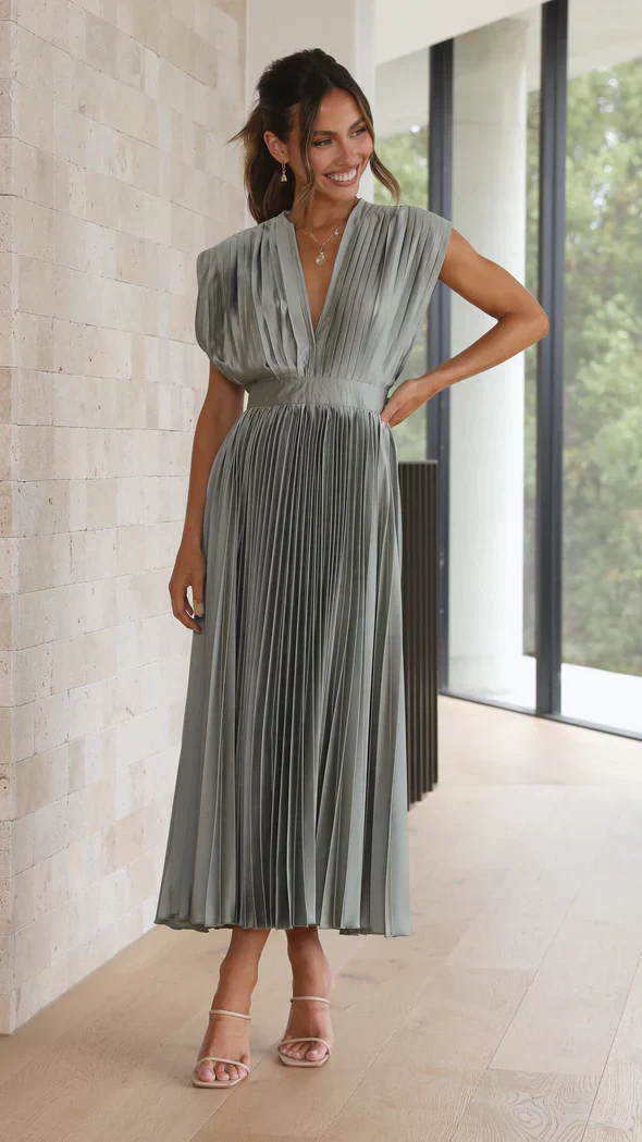 Elegant Pleated Midi Dress with Open Back - Image 14
