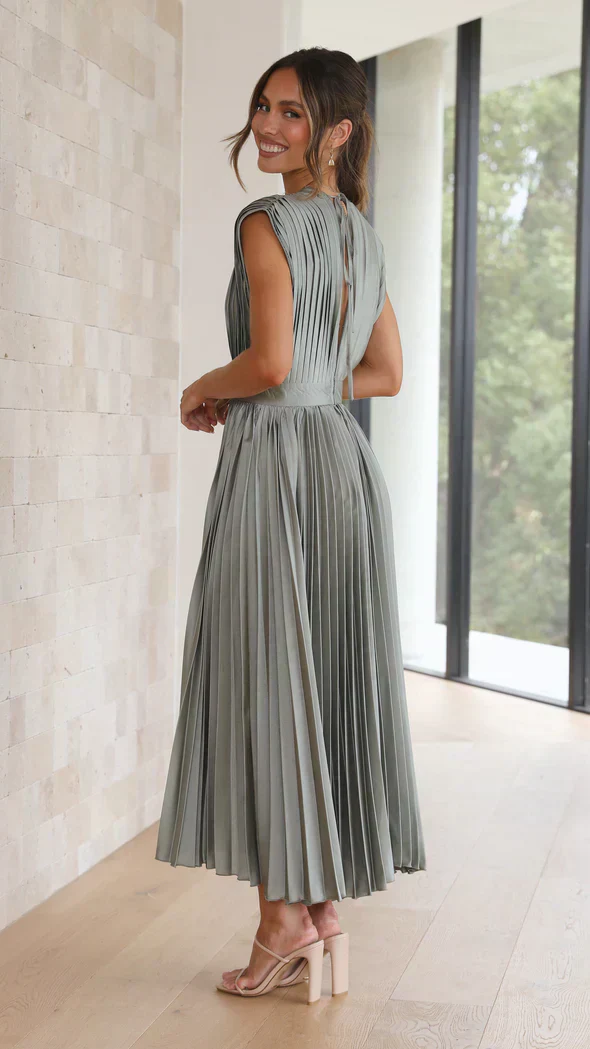 Elegant Pleated Midi Dress with Open Back - Image 16