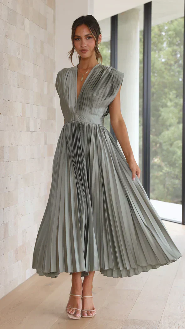 Elegant Pleated Midi Dress with Open Back - Image 17