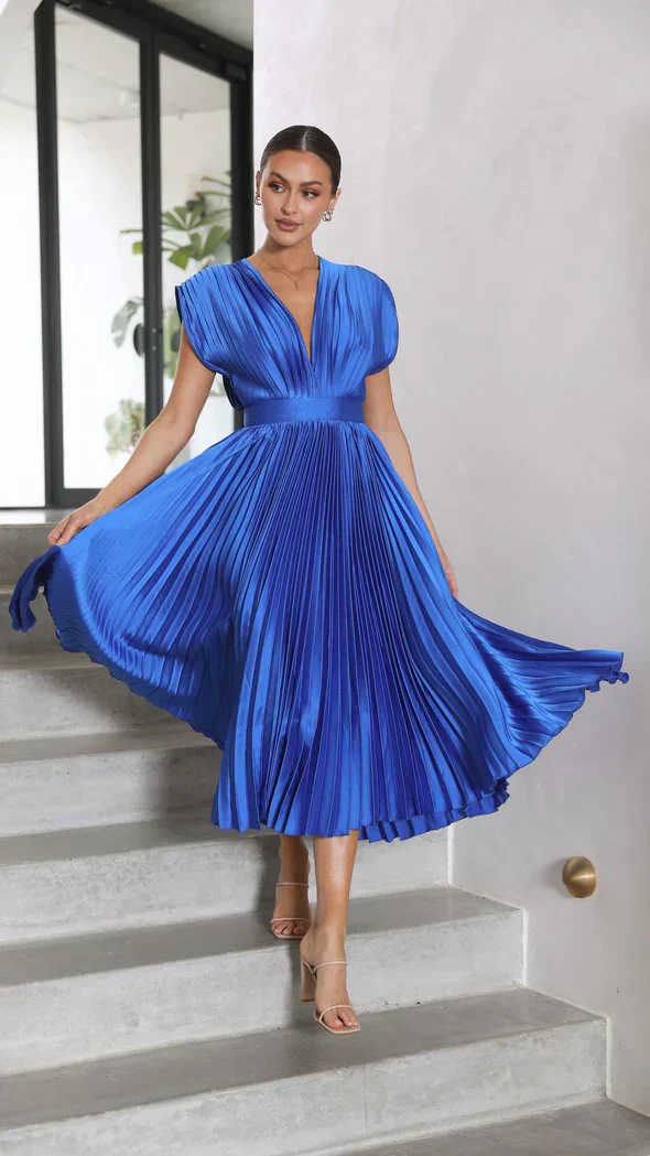 Elegant Pleated Midi Dress with Open Back - Image 18