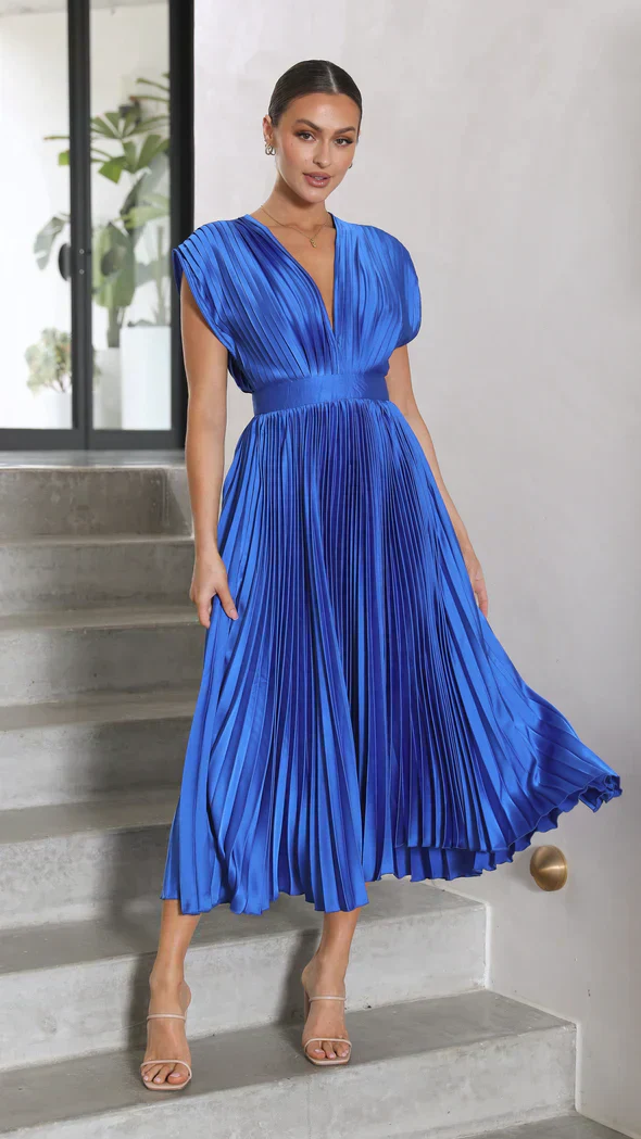 Elegant Pleated Midi Dress with Open Back - Image 23