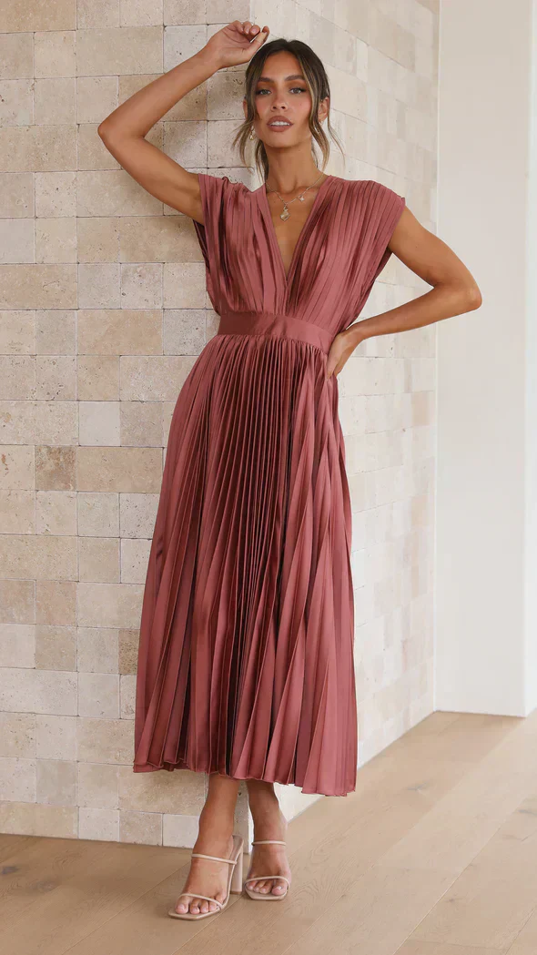 Elegant Pleated Midi Dress with Open Back - Image 25