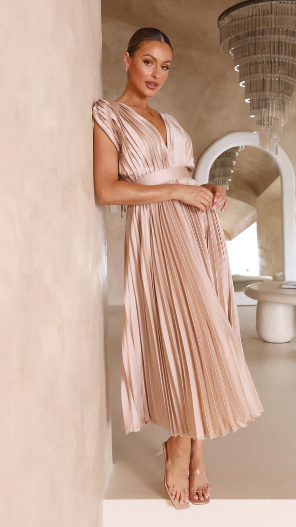 Elegant Pleated Midi Dress with Open Back - Image 3