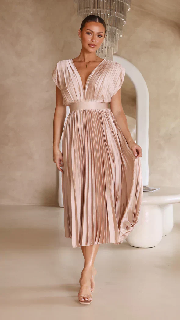 Elegant Pleated Midi Dress with Open Back - Image 5