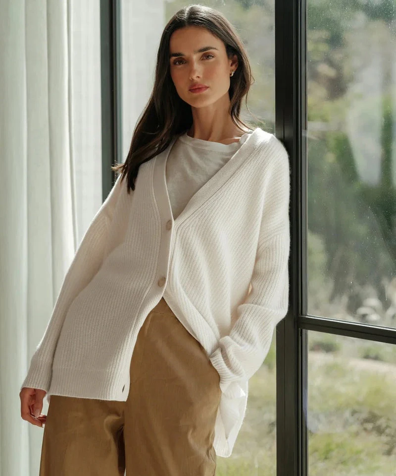 Luxury cocoon vest for style and comfort - Image 3