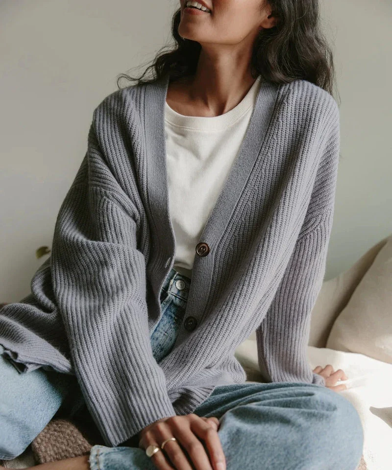 Luxury cocoon vest for style and comfort - Image 8