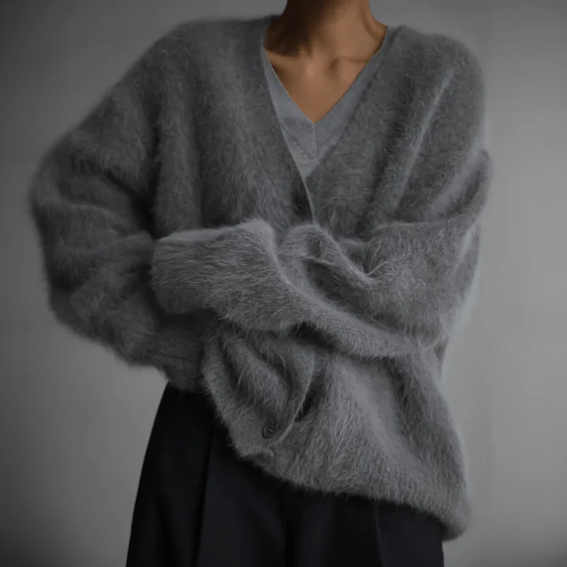 Oversized cashmere cardigan with elegant V-neck - Image 3