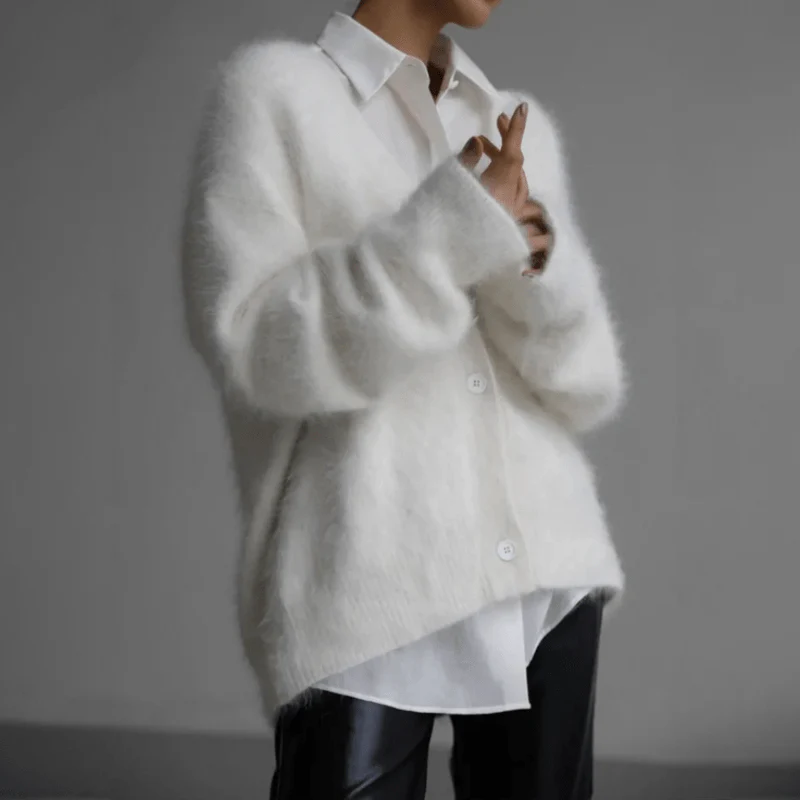 Oversized cashmere cardigan with elegant V-neck - Image 7