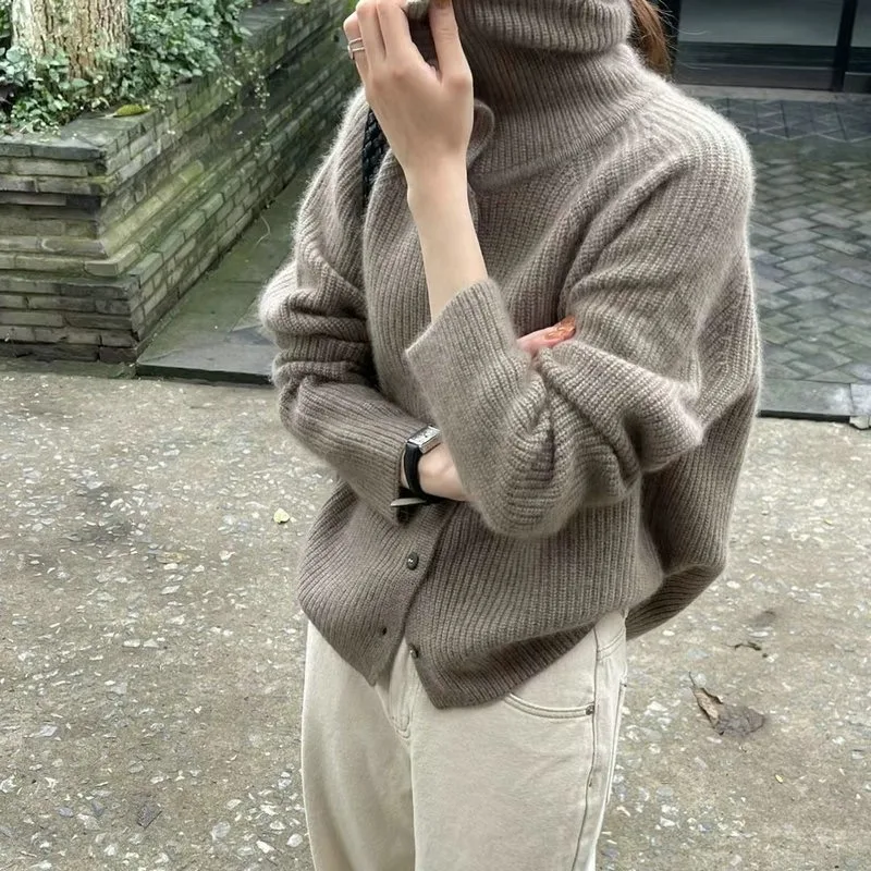 Evy | Classic Turtleneck Sweater For Women - Image 2