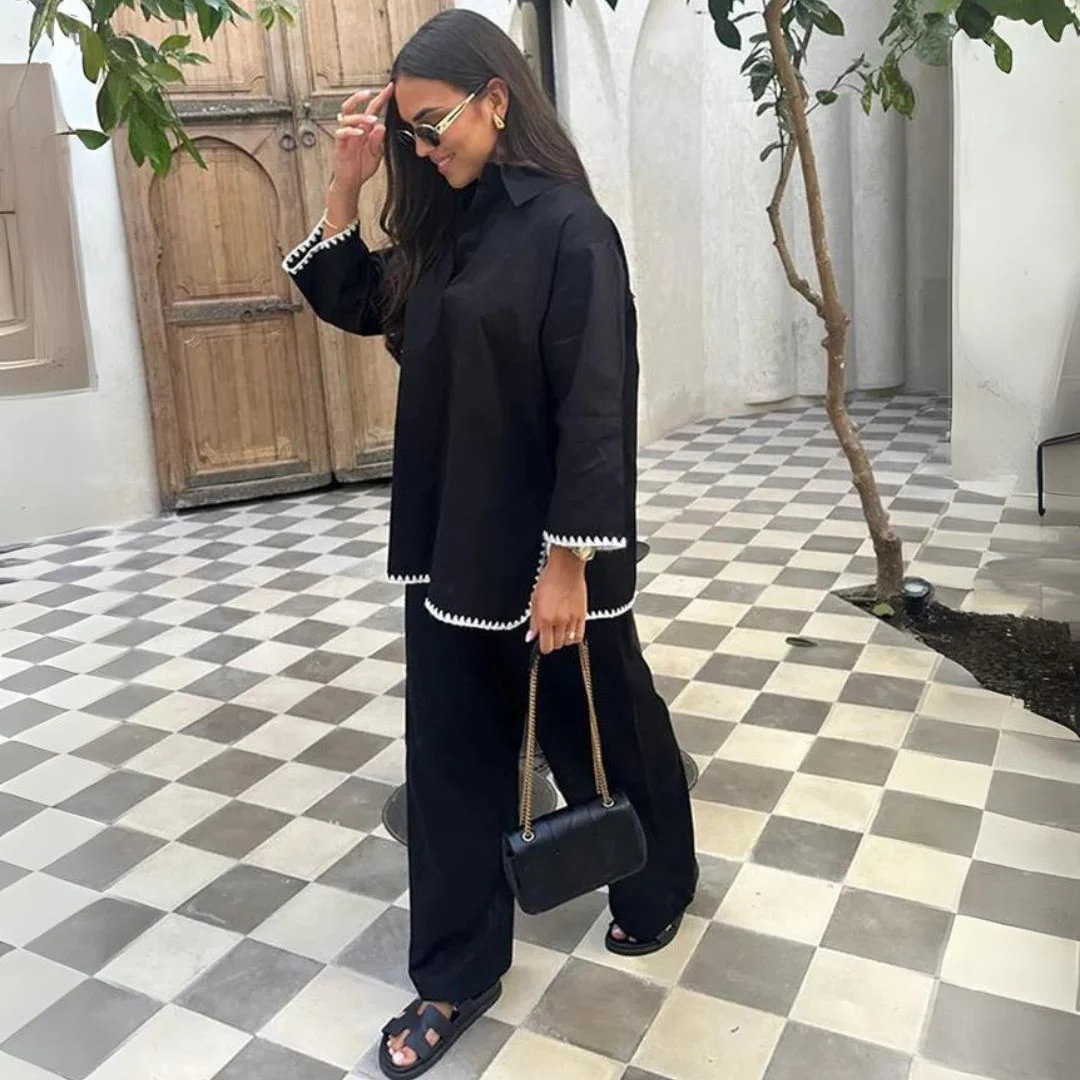 Fashion-Forward Two-Piece Women's Set with Wide Legs - Image 3