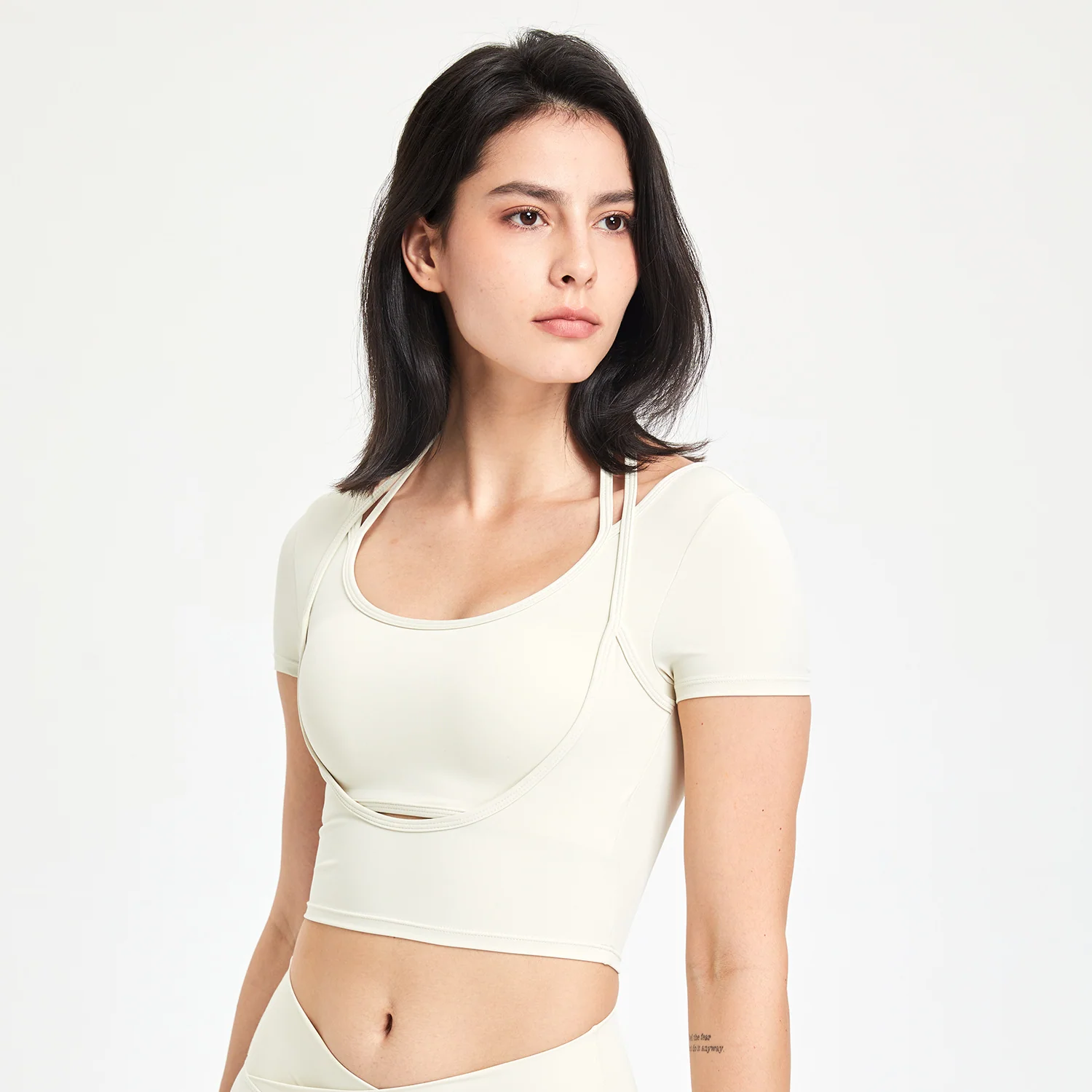 Functional Sport Crop Top with Stylish Details - Image 2