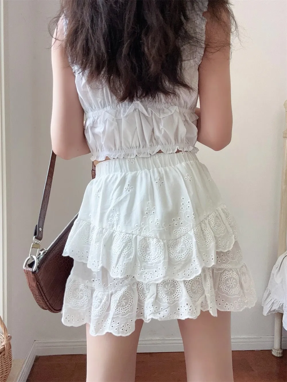 Embroidered skirt with ruffles - Image 2