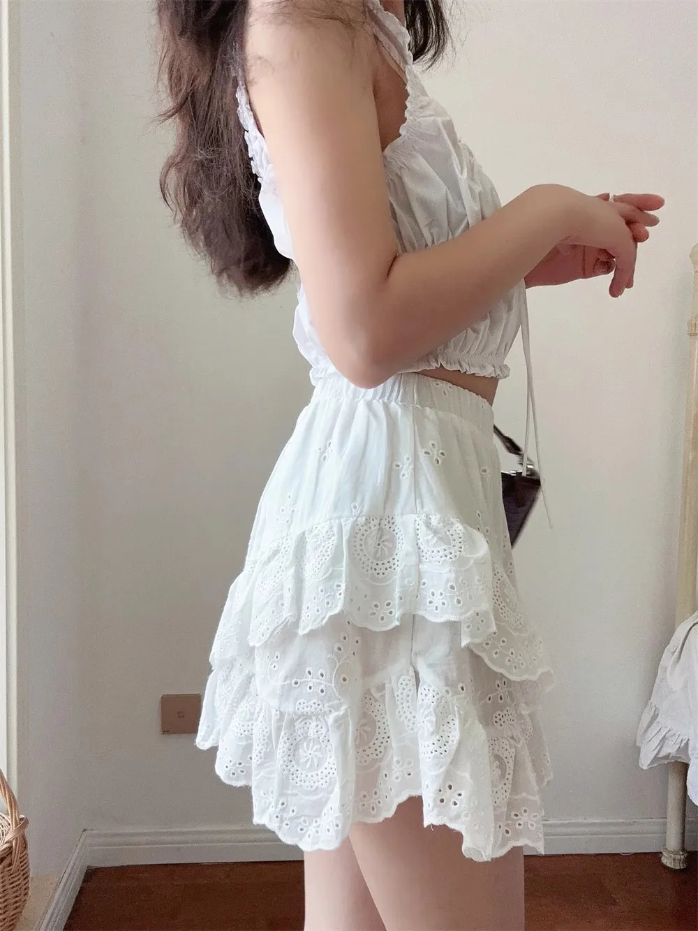 Embroidered skirt with ruffles - Image 4