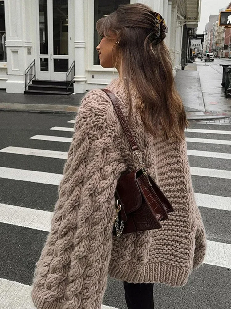 Knitted oversized sweater for women - Image 2
