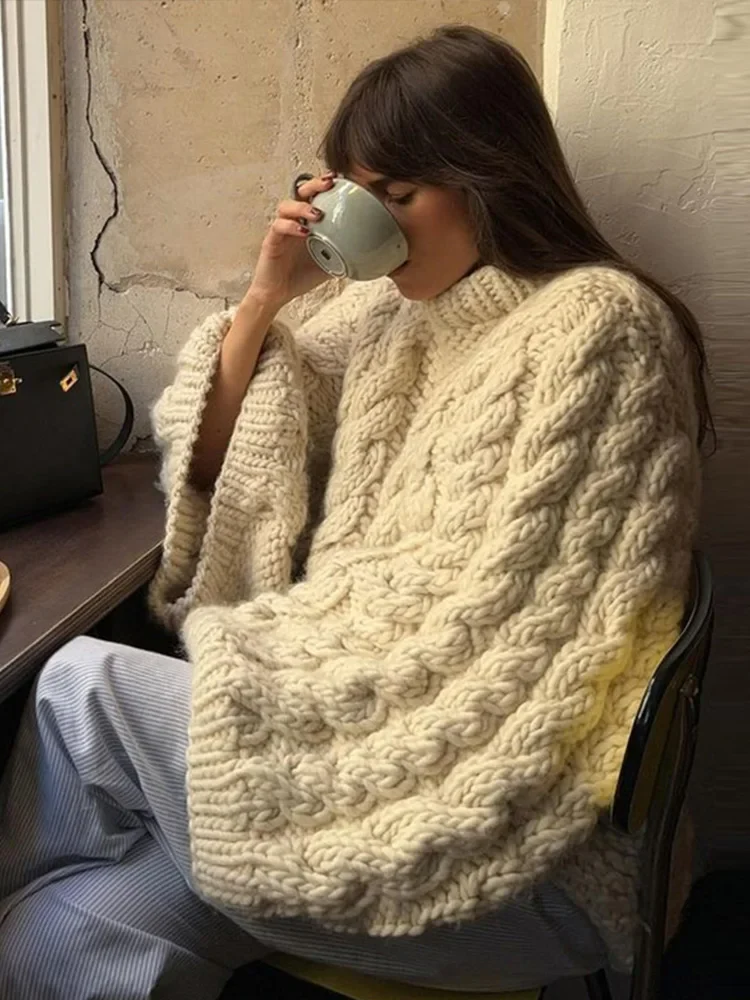 Knitted oversized sweater for women - Image 5