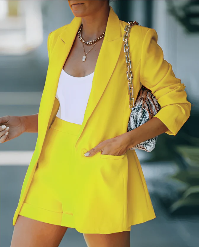 Structured Blazer and Shorts Set for Women - Image 3