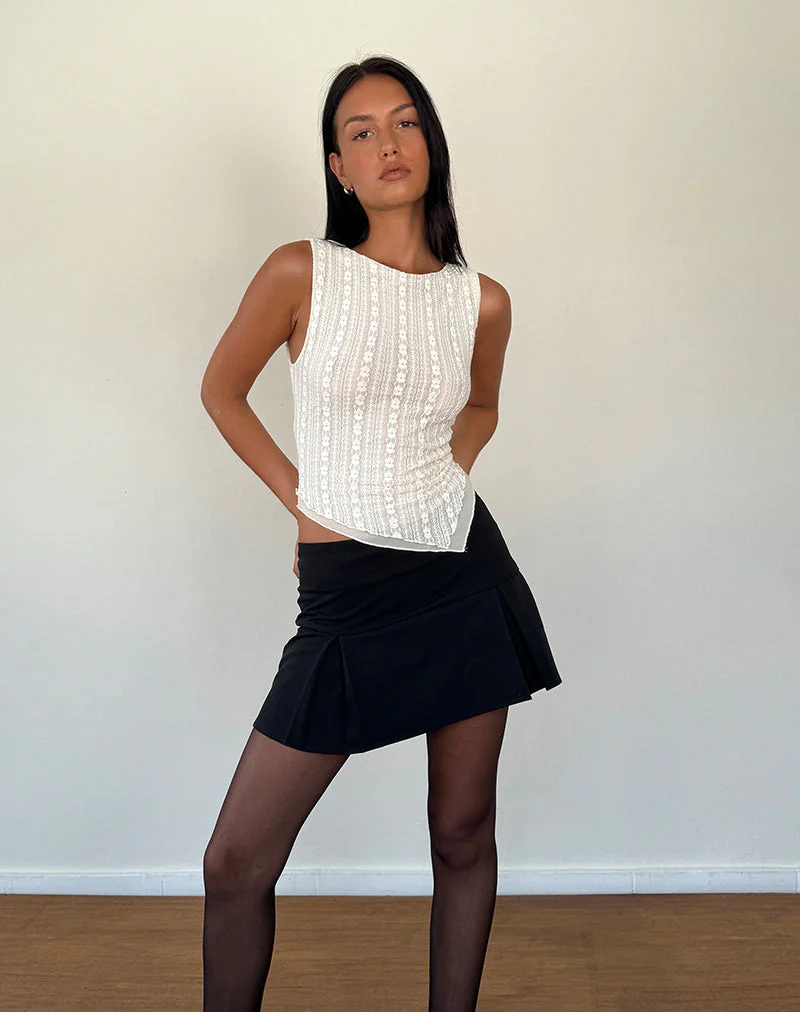 Isalina - Elegant sleeveless lace top with asymmetrical hem - Image 6